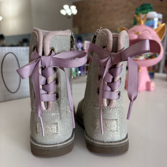 UGG Corene Metallic Casual Boot for Kids Size 6 - Picture 4 of 8